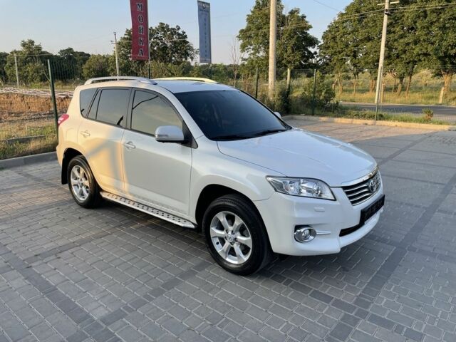 Білий Тойота РАВ 4, об'ємом двигуна 2 л та пробігом 174 тис. км за 13000 $, фото 1 на Automoto.ua