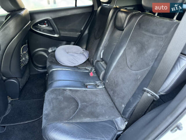 Білий Тойота РАВ 4, об'ємом двигуна 2 л та пробігом 170 тис. км за 14500 $, фото 7 на Automoto.ua