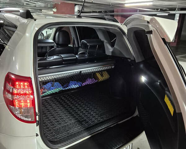 Белый Тойота РАВ 4, объемом двигателя 1.99 л и пробегом 226 тыс. км за 15000 $, фото 14 на Automoto.ua