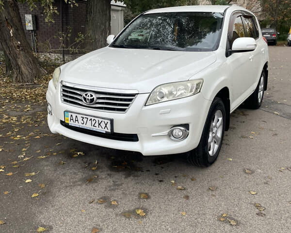 Белый Тойота РАВ 4, объемом двигателя 2 л и пробегом 122 тыс. км за 13900 $, фото 5 на Automoto.ua