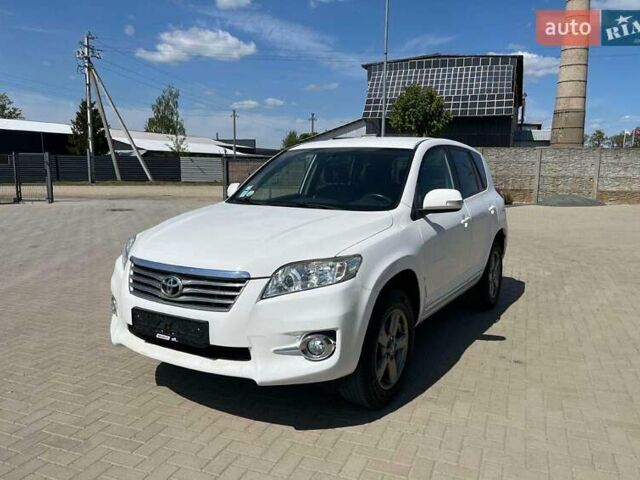 Белый Тойота РАВ 4, объемом двигателя 2.2 л и пробегом 269 тыс. км за 7800 $, фото 1 на Automoto.ua
