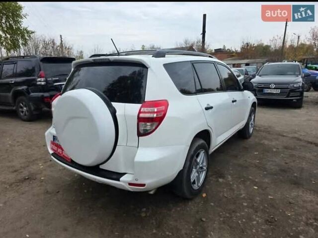 Белый Тойота РАВ 4, объемом двигателя 2.5 л и пробегом 191 тыс. км за 12500 $, фото 2 на Automoto.ua