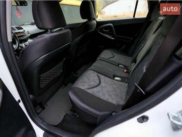 Білий Тойота РАВ 4, об'ємом двигуна 0 л та пробігом 253 тис. км за 6200 $, фото 7 на Automoto.ua
