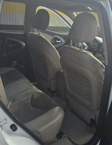 Белый Тойота РАВ 4, объемом двигателя 2 л и пробегом 296 тыс. км за 15000 $, фото 12 на Automoto.ua