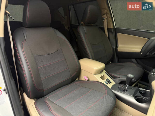 Білий Тойота РАВ 4, об'ємом двигуна 2 л та пробігом 173 тис. км за 12499 $, фото 9 на Automoto.ua