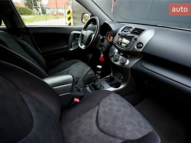 Білий Тойота РАВ 4, об'ємом двигуна 0 л та пробігом 253 тис. км за 6200 $, фото 19 на Automoto.ua