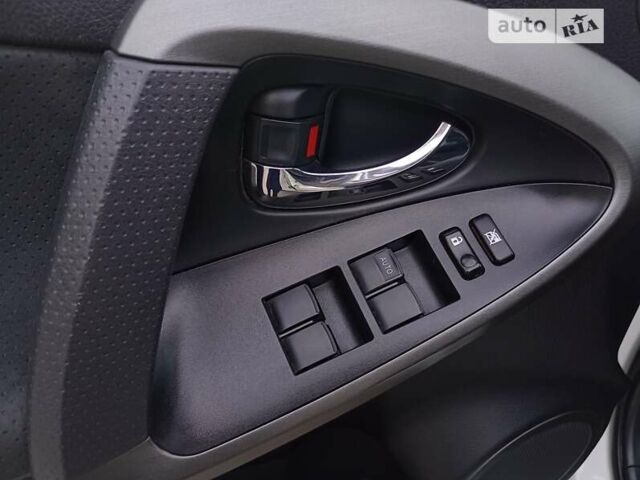Білий Тойота РАВ 4, об'ємом двигуна 2 л та пробігом 130 тис. км за 14500 $, фото 47 на Automoto.ua