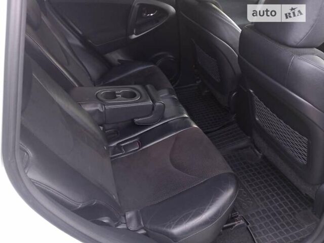 Білий Тойота РАВ 4, об'ємом двигуна 2 л та пробігом 130 тис. км за 14500 $, фото 53 на Automoto.ua