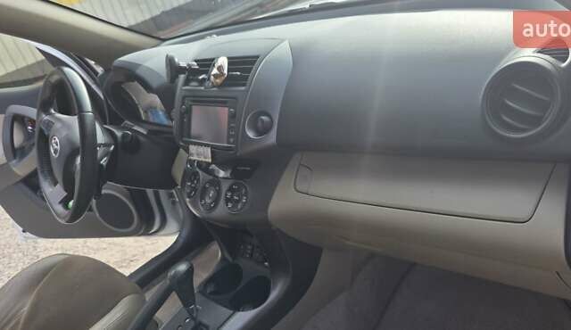 Белый Тойота РАВ 4, объемом двигателя 2 л и пробегом 296 тыс. км за 15000 $, фото 14 на Automoto.ua