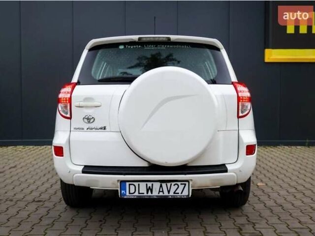 Білий Тойота РАВ 4, об'ємом двигуна 0 л та пробігом 253 тис. км за 6200 $, фото 5 на Automoto.ua