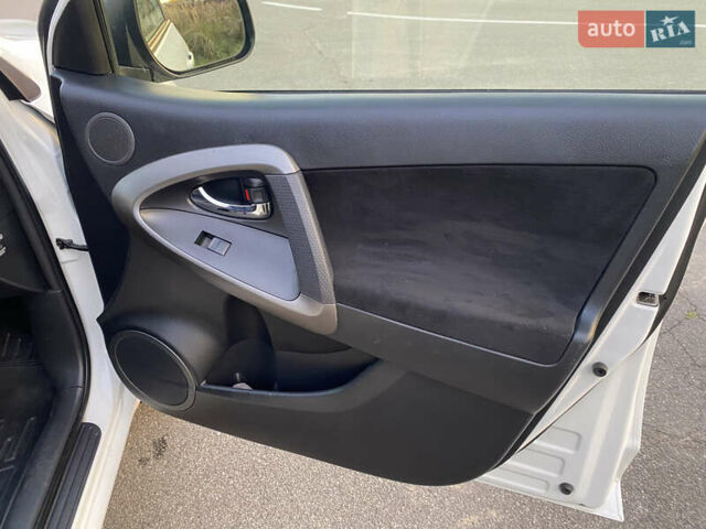 Тойота РАВ 4 2012 в Киеве на Automoto.ua Белый Тойота РАВ 4, объемом двигателя 1.99 л и пробегом 125 тыс. км за 16500 $, фото 15 на Automoto.ua