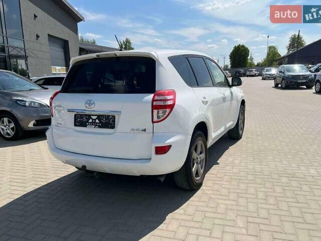 Белый Тойота РАВ 4, объемом двигателя 2.2 л и пробегом 269 тыс. км за 7800 $, фото 3 на Automoto.ua