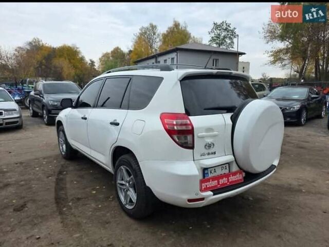 Белый Тойота РАВ 4, объемом двигателя 2.5 л и пробегом 191 тыс. км за 12500 $, фото 8 на Automoto.ua