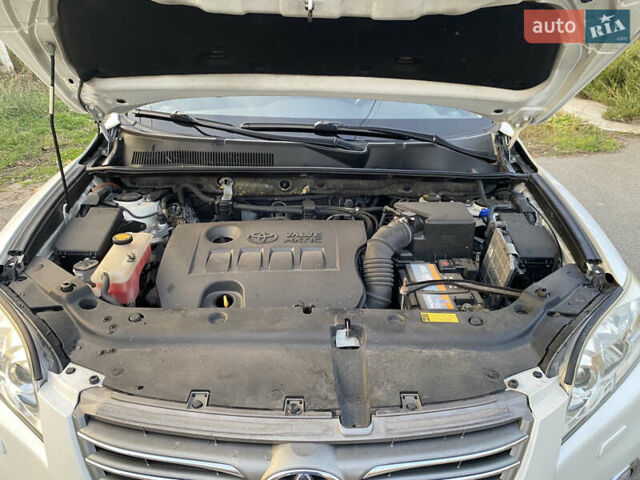 Тойота РАВ 4 2012 в Киеве на Automoto.ua Белый Тойота РАВ 4, объемом двигателя 1.99 л и пробегом 125 тыс. км за 16500 $, фото 25 на Automoto.ua