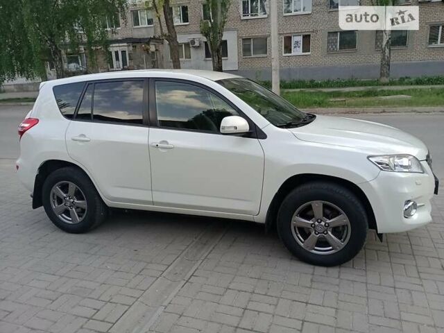 Білий Тойота РАВ 4, об'ємом двигуна 2 л та пробігом 130 тис. км за 14500 $, фото 13 на Automoto.ua