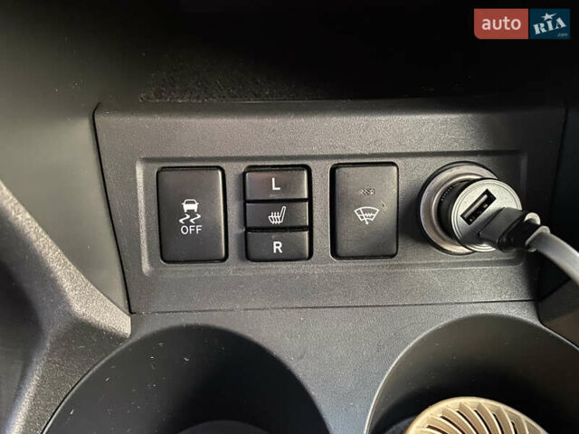 Тойота РАВ 4 2012 в Киеве на Automoto.ua Белый Тойота РАВ 4, объемом двигателя 1.99 л и пробегом 125 тыс. км за 16500 $, фото 7 на Automoto.ua