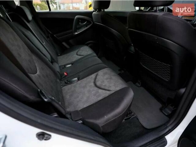 Білий Тойота РАВ 4, об'ємом двигуна 0 л та пробігом 253 тис. км за 6200 $, фото 17 на Automoto.ua