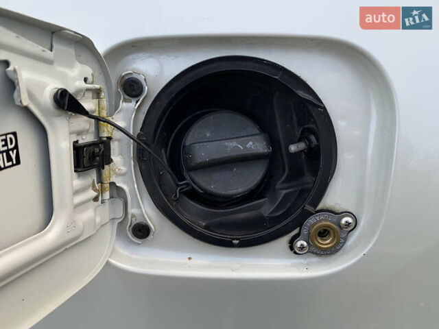 Тойота РАВ 4 2012 в Киеве на Automoto.ua Белый Тойота РАВ 4, объемом двигателя 1.99 л и пробегом 125 тыс. км за 16500 $, фото 40 на Automoto.ua