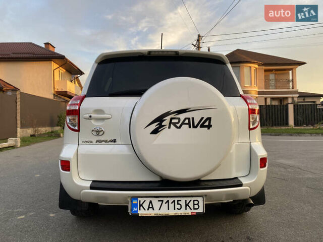 Тойота РАВ 4 2012 в Киеве на Automoto.ua Белый Тойота РАВ 4, объемом двигателя 1.99 л и пробегом 125 тыс. км за 16500 $, фото 16 на Automoto.ua