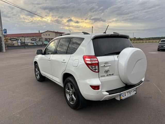 Білий Тойота РАВ 4, об'ємом двигуна 2 л та пробігом 150 тис. км за 14600 $, фото 5 на Automoto.ua