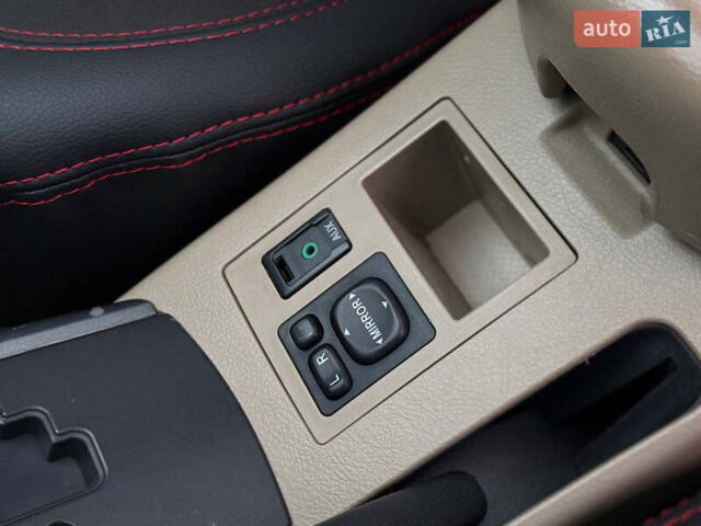 Білий Тойота РАВ 4, об'ємом двигуна 2 л та пробігом 173 тис. км за 12499 $, фото 6 на Automoto.ua