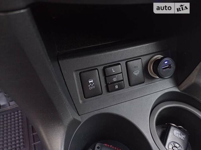 Білий Тойота РАВ 4, об'ємом двигуна 2 л та пробігом 130 тис. км за 14500 $, фото 43 на Automoto.ua