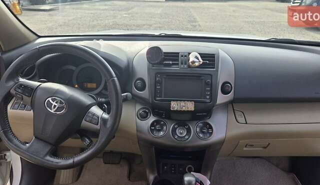 Белый Тойота РАВ 4, объемом двигателя 2 л и пробегом 296 тыс. км за 15000 $, фото 9 на Automoto.ua