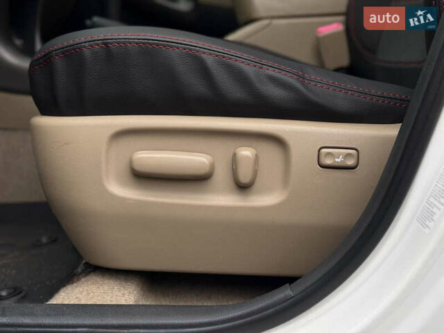 Білий Тойота РАВ 4, об'ємом двигуна 2 л та пробігом 173 тис. км за 12499 $, фото 10 на Automoto.ua