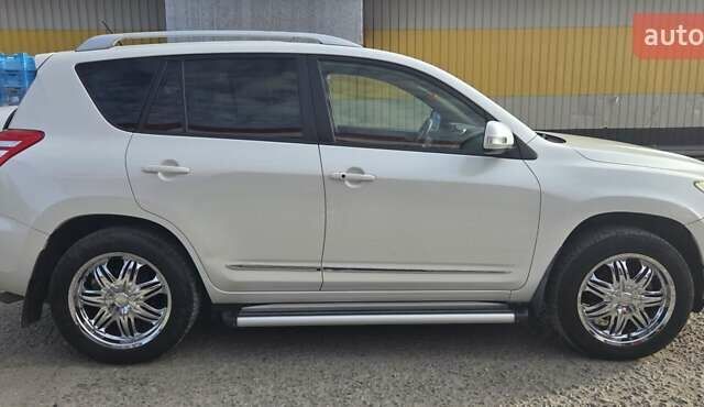 Белый Тойота РАВ 4, объемом двигателя 2 л и пробегом 296 тыс. км за 15000 $, фото 5 на Automoto.ua