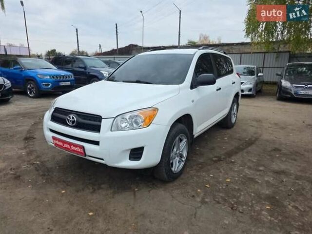 Белый Тойота РАВ 4, объемом двигателя 2.5 л и пробегом 191 тыс. км за 12500 $, фото 1 на Automoto.ua