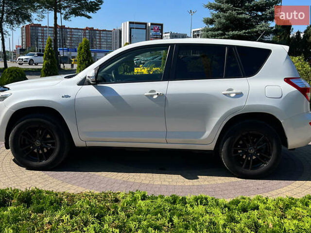 Білий Тойота РАВ 4, об'ємом двигуна 2.2 л та пробігом 180 тис. км за 15699 $, фото 3 на Automoto.ua