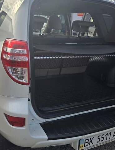 Белый Тойота РАВ 4, объемом двигателя 2 л и пробегом 296 тыс. км за 15000 $, фото 16 на Automoto.ua