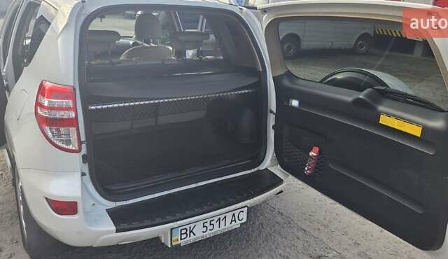 Белый Тойота РАВ 4, объемом двигателя 2 л и пробегом 296 тыс. км за 15000 $, фото 15 на Automoto.ua