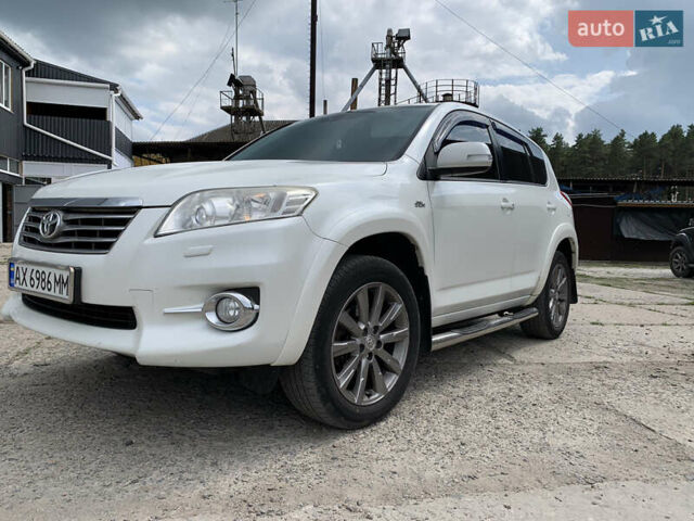 Белый Тойота РАВ 4, объемом двигателя 2.23 л и пробегом 245 тыс. км за 11500 $, фото 4 на Automoto.ua
