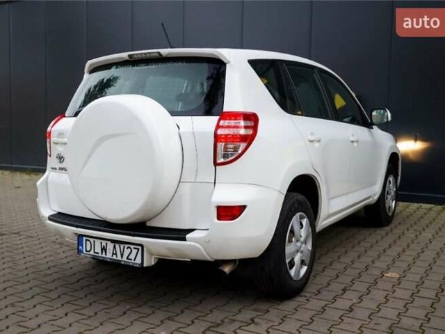 Білий Тойота РАВ 4, об'ємом двигуна 0 л та пробігом 253 тис. км за 6200 $, фото 3 на Automoto.ua