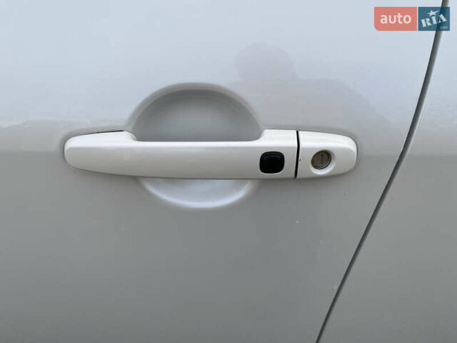 Тойота РАВ 4 2012 в Киеве на Automoto.ua Белый Тойота РАВ 4, объемом двигателя 1.99 л и пробегом 125 тыс. км за 16500 $, фото 35 на Automoto.ua