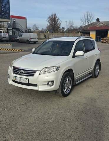 Белый Тойота РАВ 4, объемом двигателя 2 л и пробегом 296 тыс. км за 15000 $, фото 2 на Automoto.ua