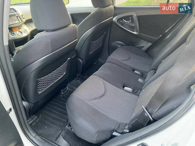 Тойота РАВ 4 2012 в Киеве на Automoto.ua Белый Тойота РАВ 4, объемом двигателя 1.99 л и пробегом 125 тыс. км за 16500 $, фото 11 на Automoto.ua