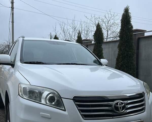 Білий Тойота РАВ 4, об'ємом двигуна 2.2 л та пробігом 245 тис. км за 10500 $, фото 3 на Automoto.ua