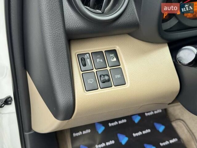 Білий Тойота РАВ 4, об'ємом двигуна 2 л та пробігом 297 тис. км за 14900 $, фото 14 на Automoto.ua