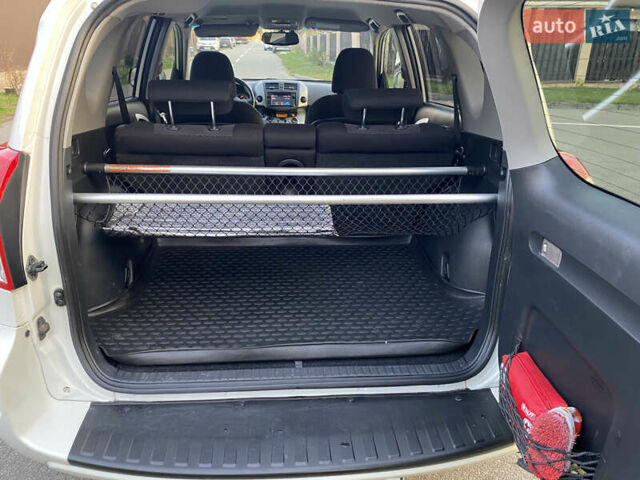 Тойота РАВ 4 2012 в Киеве на Automoto.ua Белый Тойота РАВ 4, объемом двигателя 1.99 л и пробегом 125 тыс. км за 16500 $, фото 24 на Automoto.ua