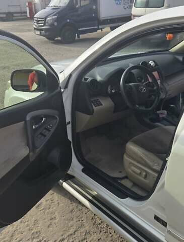 Белый Тойота РАВ 4, объемом двигателя 2 л и пробегом 296 тыс. км за 15000 $, фото 8 на Automoto.ua