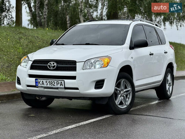 Білий Тойота РАВ 4, об'ємом двигуна 2.49 л та пробігом 294 тис. км за 9900 $, фото 9 на Automoto.ua