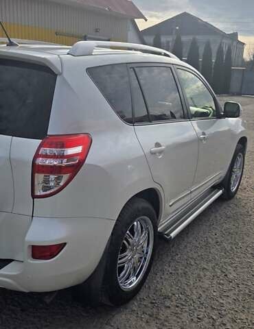 Белый Тойота РАВ 4, объемом двигателя 2 л и пробегом 296 тыс. км за 15000 $, фото 4 на Automoto.ua