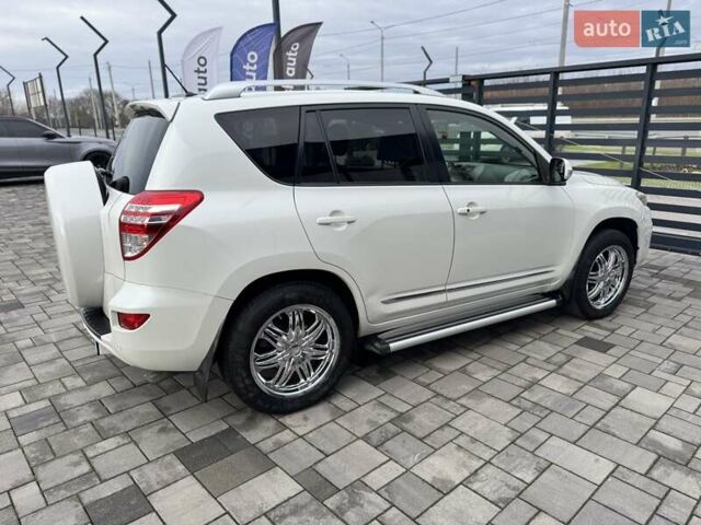 Білий Тойота РАВ 4, об'ємом двигуна 2 л та пробігом 297 тис. км за 14900 $, фото 2 на Automoto.ua