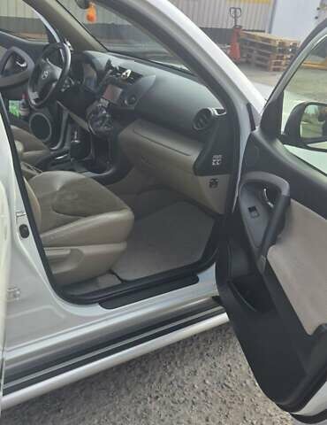 Белый Тойота РАВ 4, объемом двигателя 2 л и пробегом 296 тыс. км за 15000 $, фото 11 на Automoto.ua