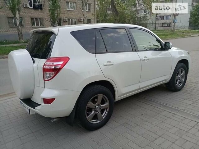 Білий Тойота РАВ 4, об'ємом двигуна 2 л та пробігом 130 тис. км за 14500 $, фото 14 на Automoto.ua