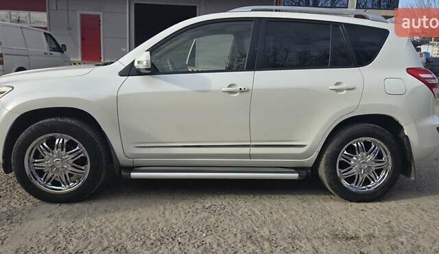 Белый Тойота РАВ 4, объемом двигателя 2 л и пробегом 296 тыс. км за 15000 $, фото 6 на Automoto.ua