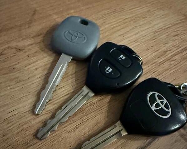 Білий Тойота РАВ 4, об'ємом двигуна 0 л та пробігом 253 тис. км за 6200 $, фото 20 на Automoto.ua