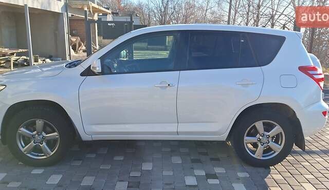 Белый Тойота РАВ 4, объемом двигателя 1.99 л и пробегом 147 тыс. км за 14800 $, фото 3 на Automoto.ua